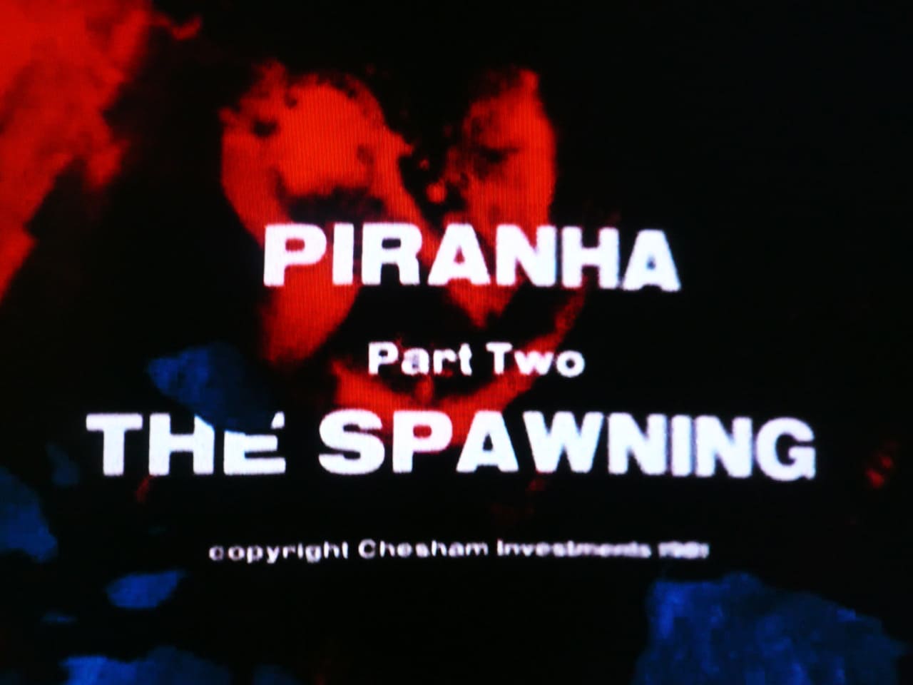 殺人魚フライングキラー Piranha Part Two: The Spawning