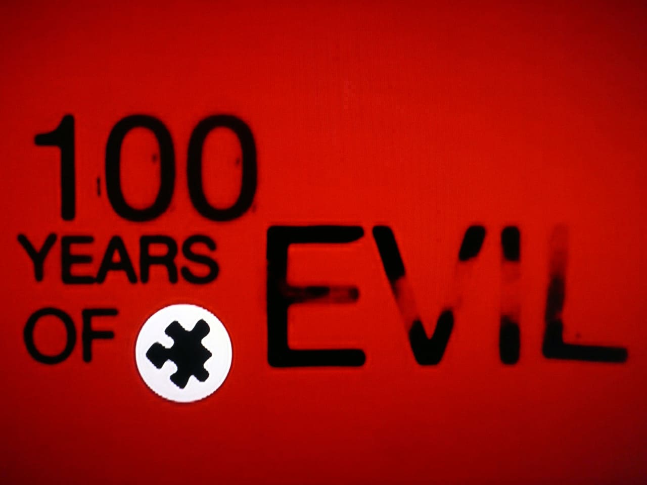 その男、国家機密につき 100 Years of Evil