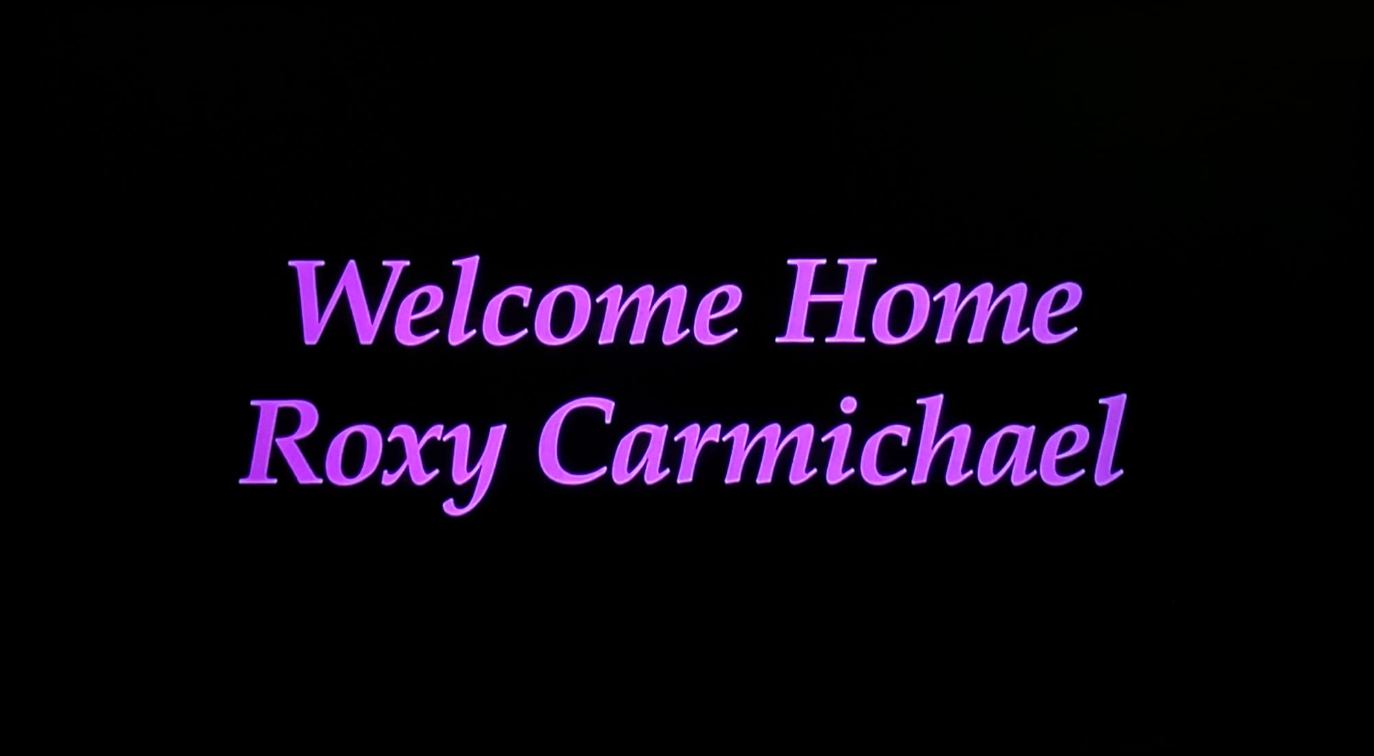 悲しみよさようなら Welcome Home, Roxy Carmichael