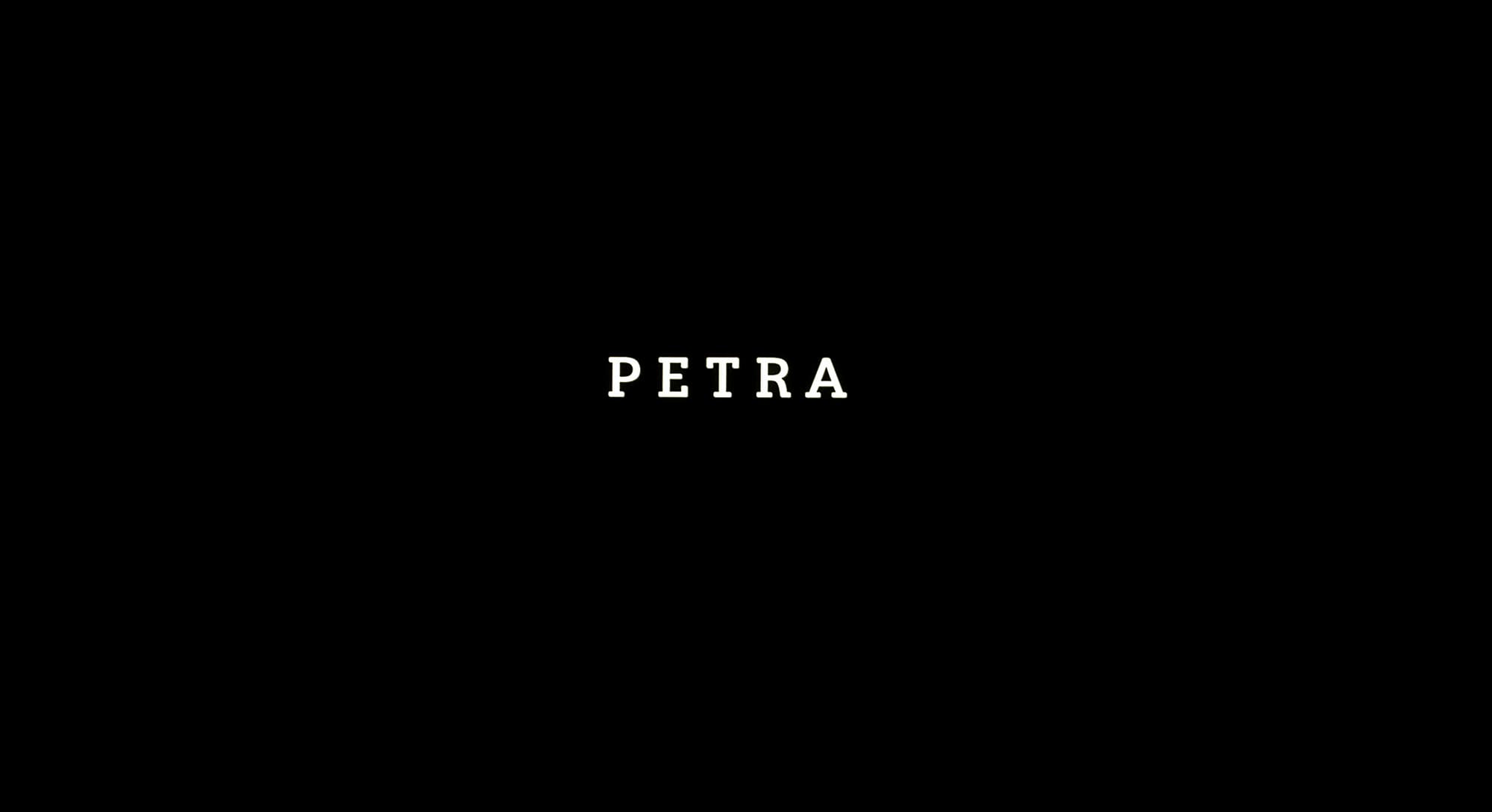 ペトラは静かに対峙する Petra