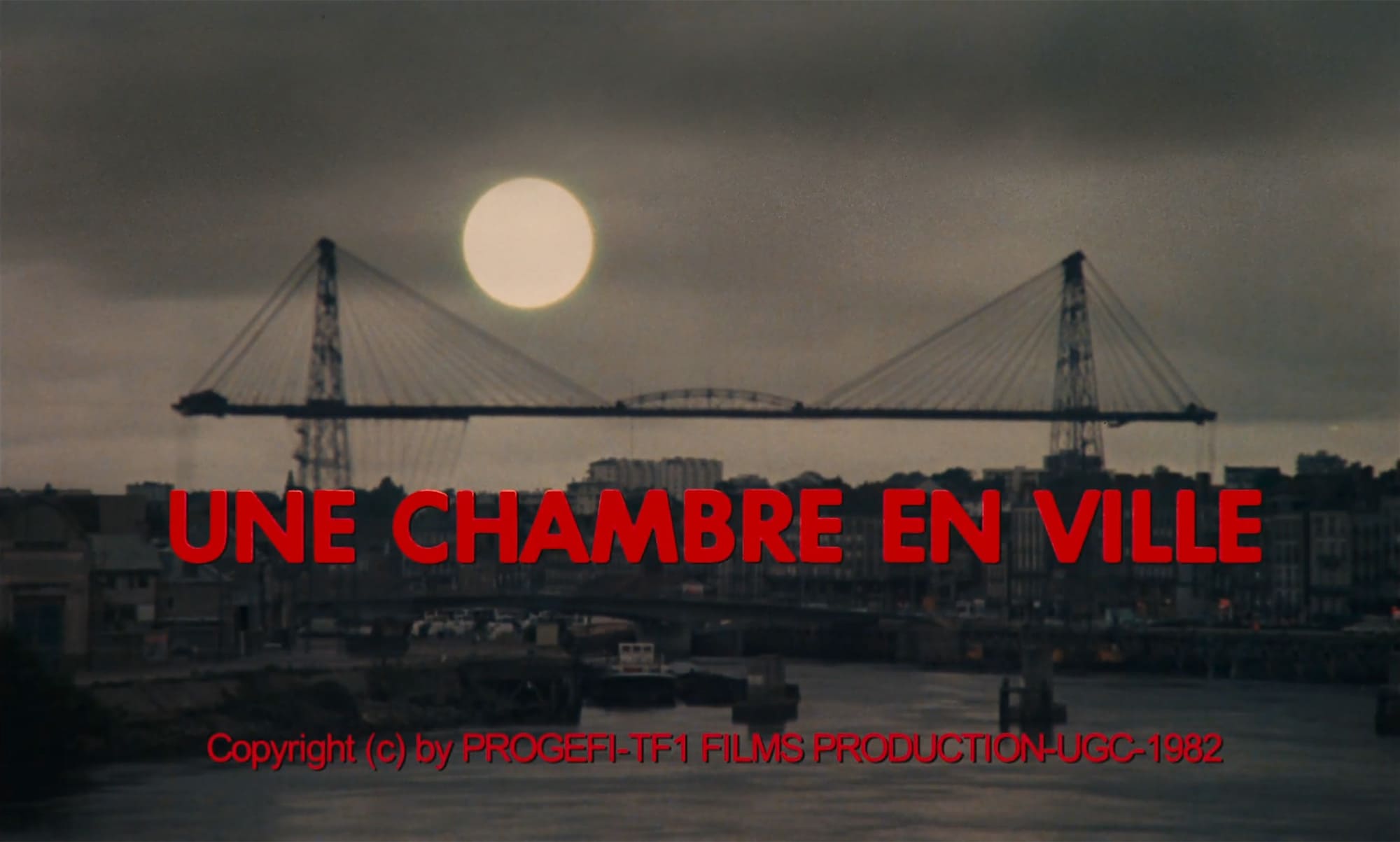 都会のひと部屋 Une Chambre en Ville