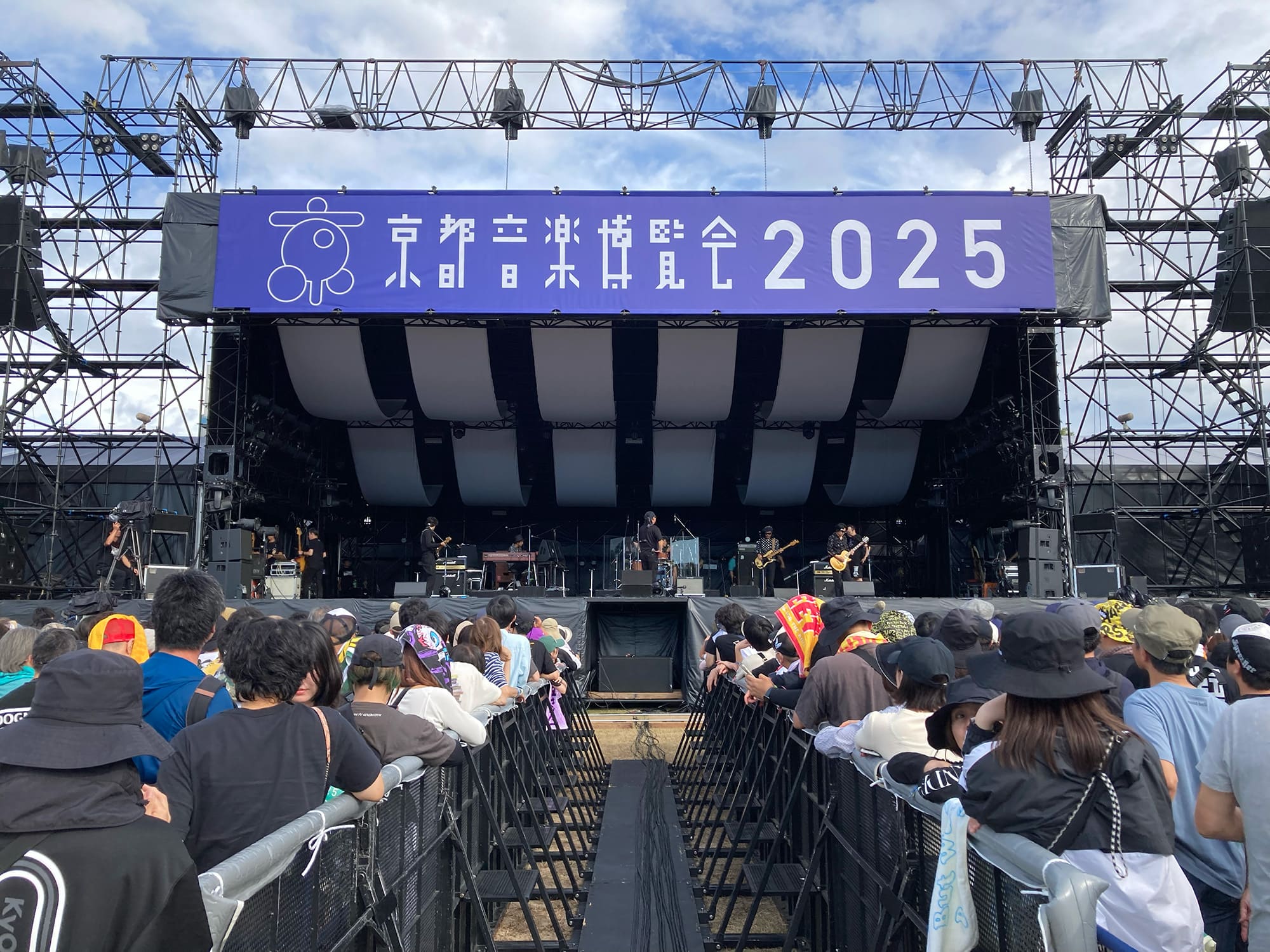 京都音楽博覧会2025 DAY1 くるり、ASIAN KUNG-FU GENERATION、10-FEET、佐野元春 & THE COYOTE BAND、[Alexandros]、Omoinotake、岸田繁弦楽四重奏