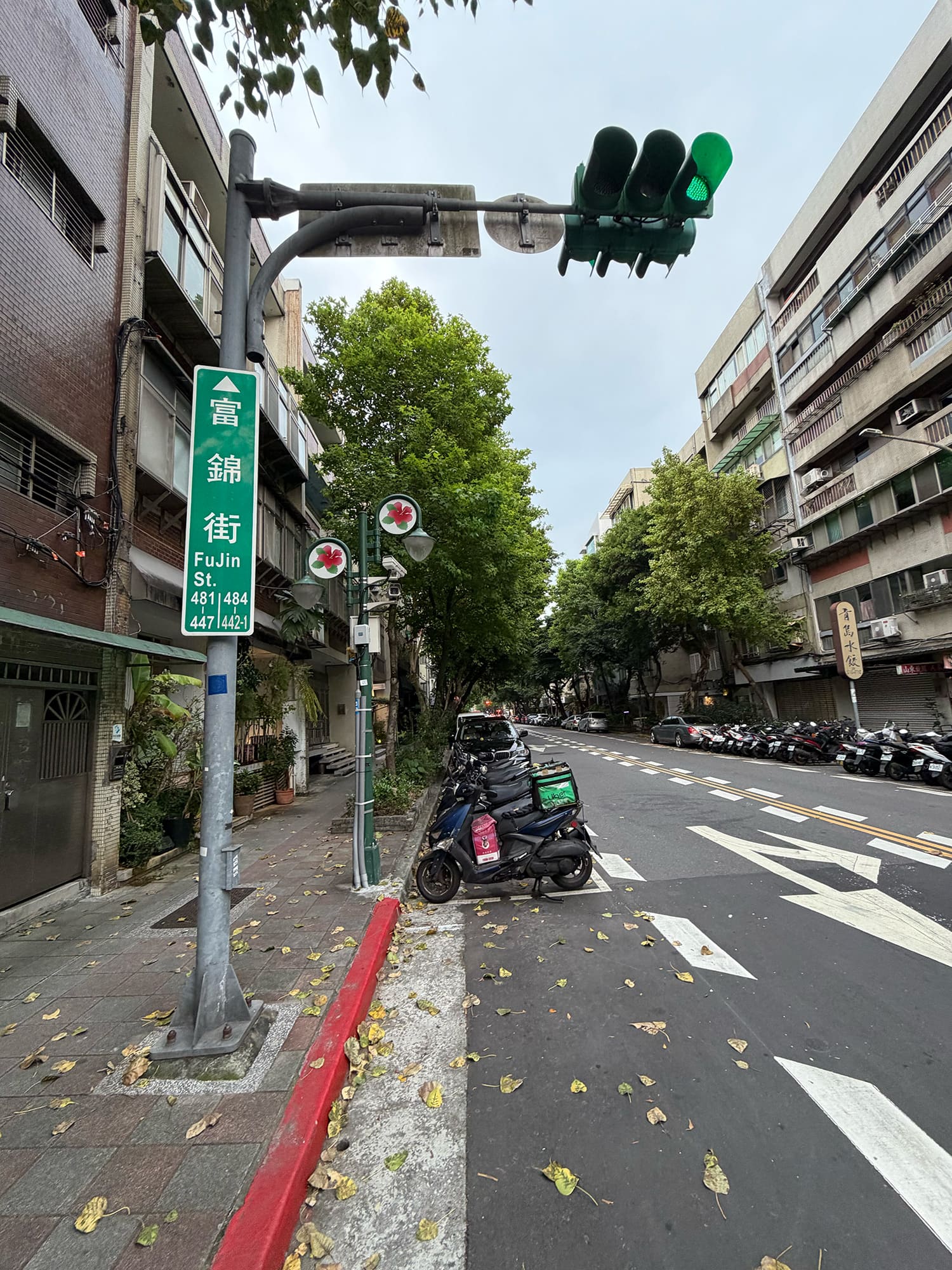 富錦街 NewJeans – How Sweet 台北