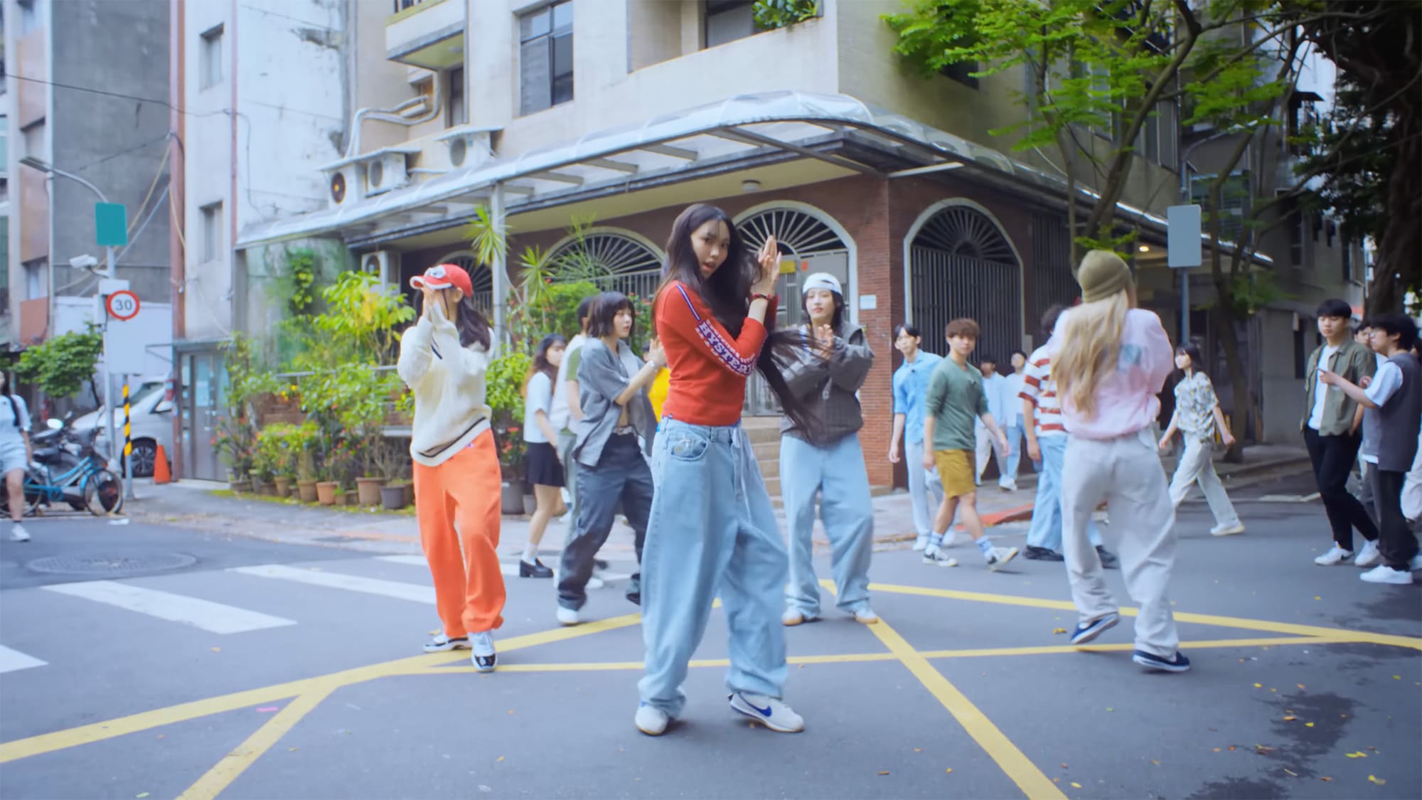 富錦街 NewJeans – How Sweet 台北